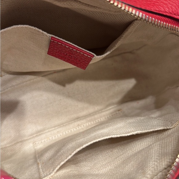 Like New! Authentic Gucci Red Leather Crossbody Bag - Picture 6 of 10